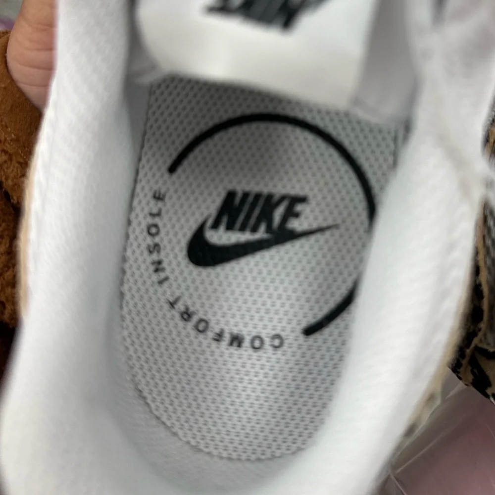 Nike Air Max SC Cheetah Print Sneakers |
Women's Size 7 - Picture 4 of 11